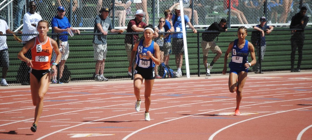 Mia Wiederkehr (center) in action at the 2019 NJCAA Division I Track Championships
